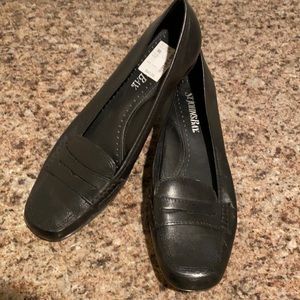 St. Johns Bay Black leather loafers 7